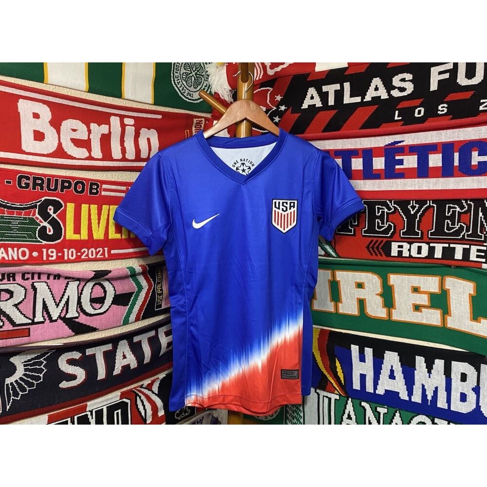 USA Soccer | Women’s Medium Jersey - Picture 6 of 7